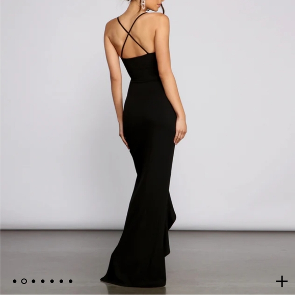 Black dress with ruffle slit - Picture 2 of 4